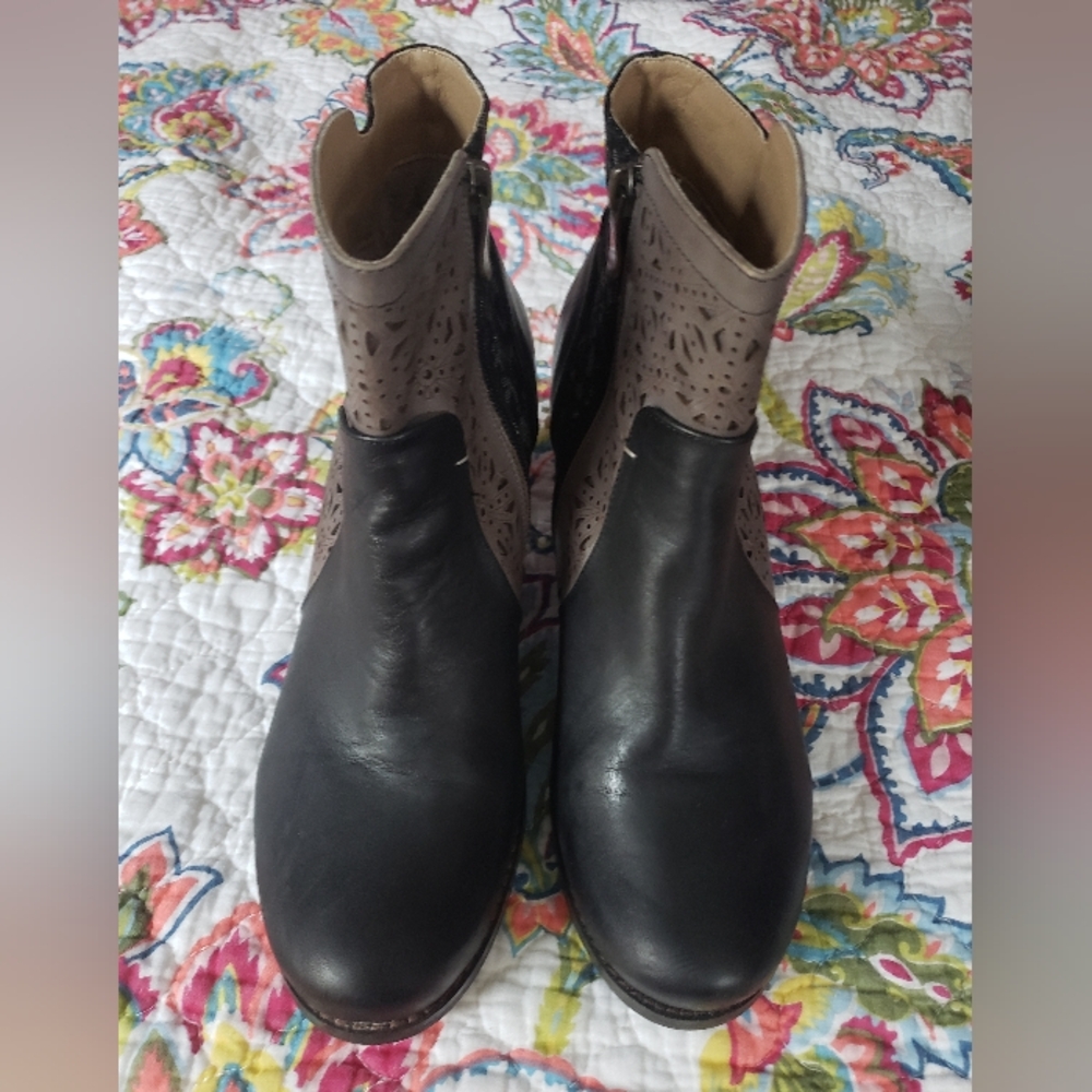 Spring Step L'artiste Leather and Lace Heeled Ankle Boots Black And Gray - Picture 4 of 9